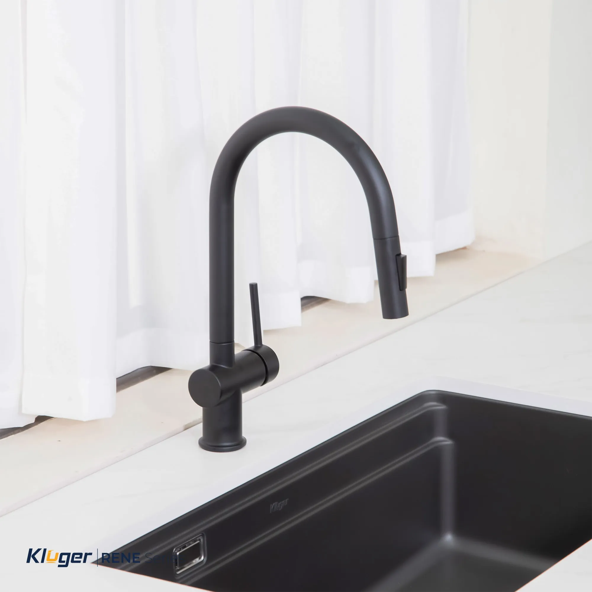 Vòi rửa bát Kluger KLF0008SB màu đen dây rút nóng lạnh thế hệ mới