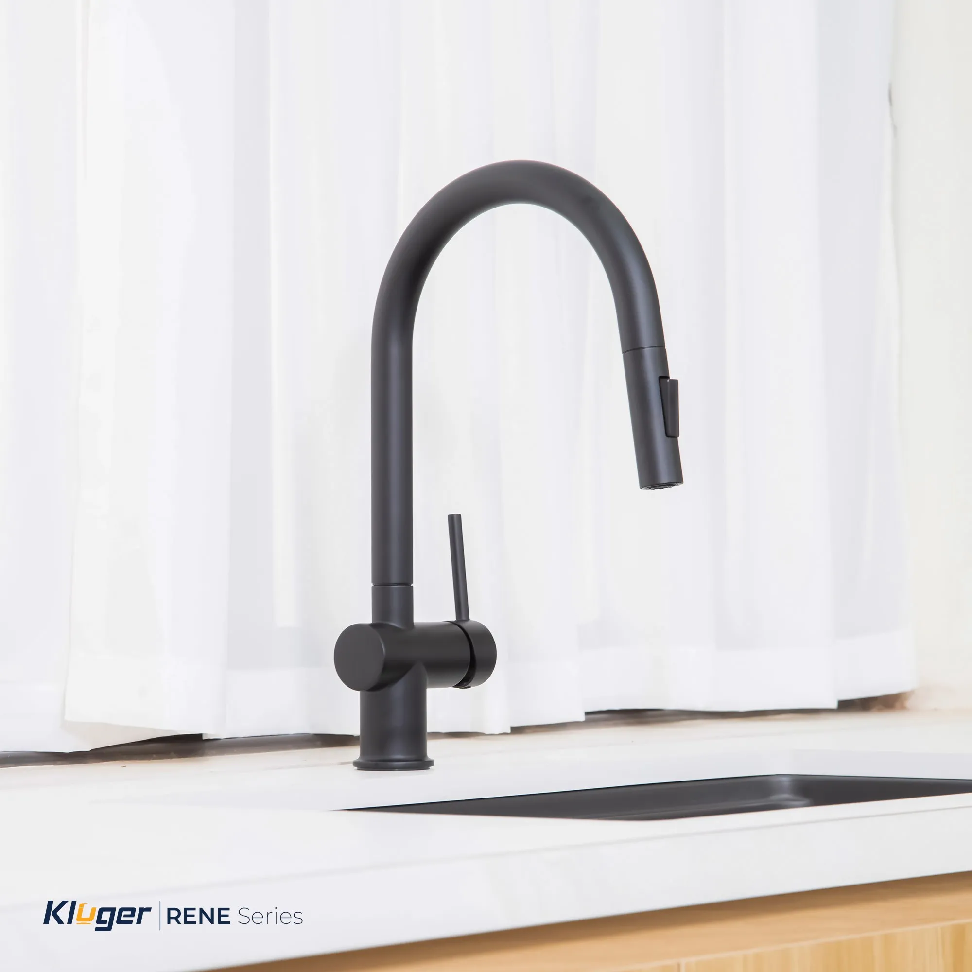 Vòi rửa bát Kluger KLF0008SB màu đen dây rút nóng lạnh thế hệ mới