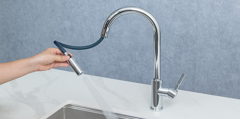 Vòi rửa bát Kluger KLF0031SC dây rút sử dụng tiện nghi